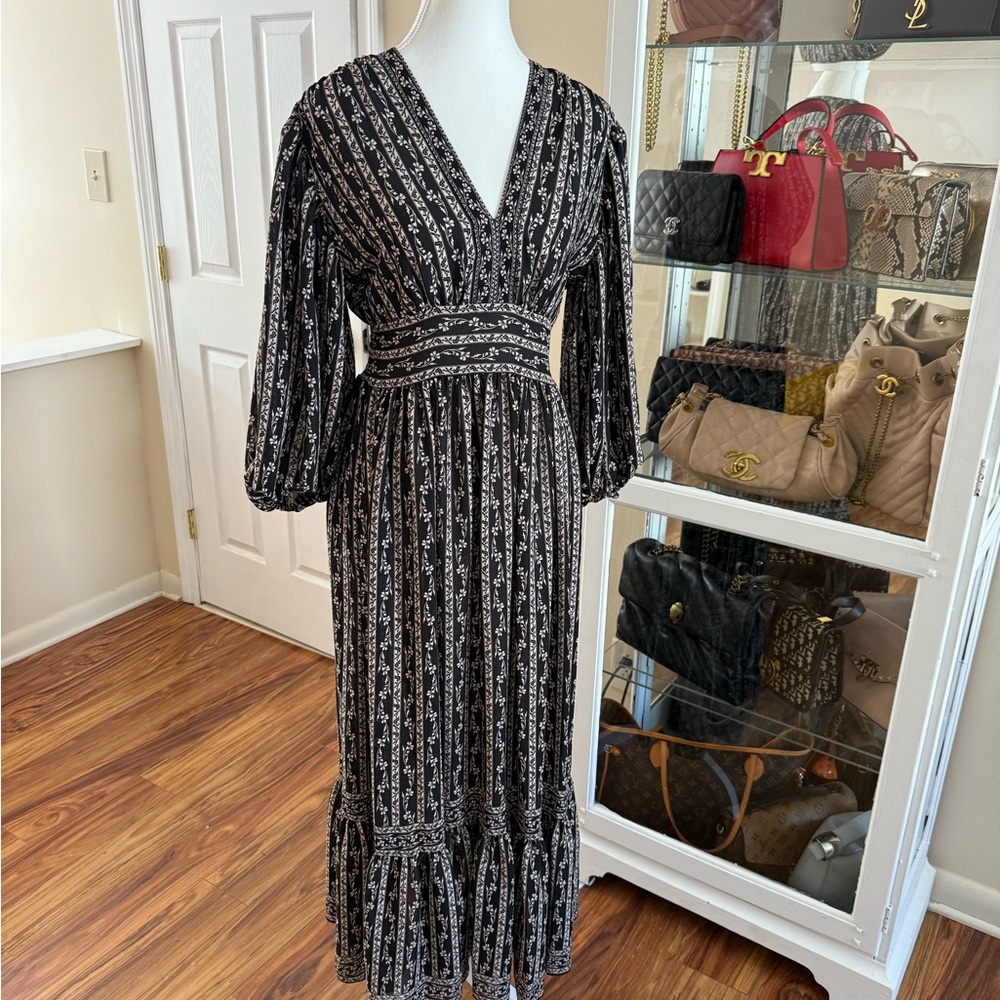Max Studio Black and White Long Sleeve Dress